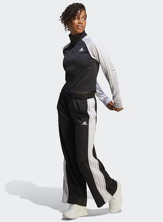 بدلة رياضية (جاكيت + بنطال)
ملابس اديداس نسائي