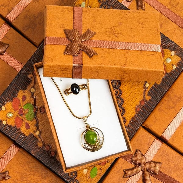 صندوق هدايا صغير للمجوهرات