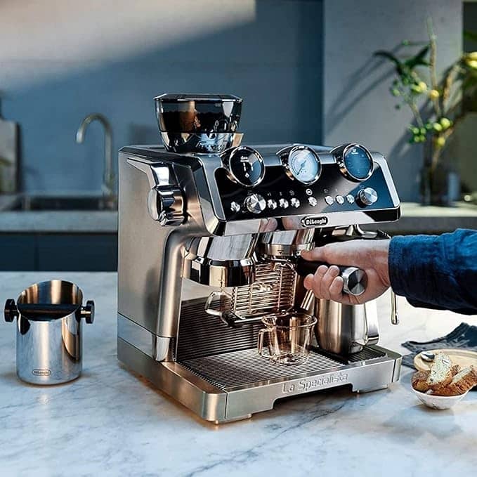 هدايا قيمة - ماكينة تحضير قهوة الاسبريسو من ديلونجي