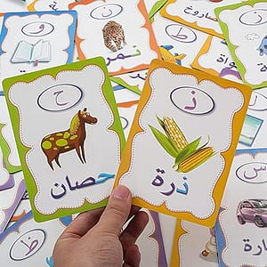 مجموعة بطاقات تعليمية ملونة بتصميم حروف ابجدية عربية