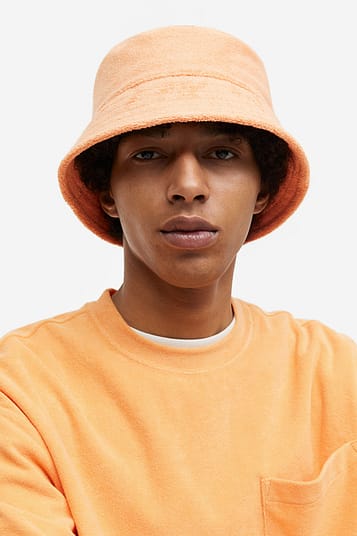 قبعة باكيت من التيري
13-	اكسسوارات الثياب الرجالية