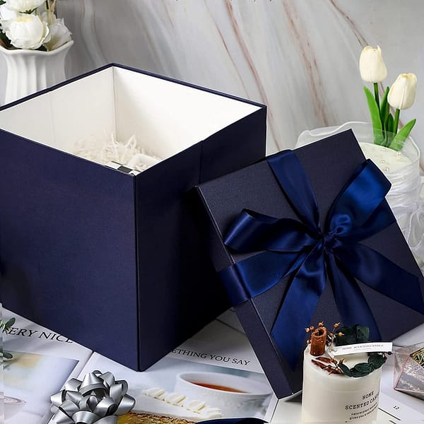 صندوق هدايا أزرق