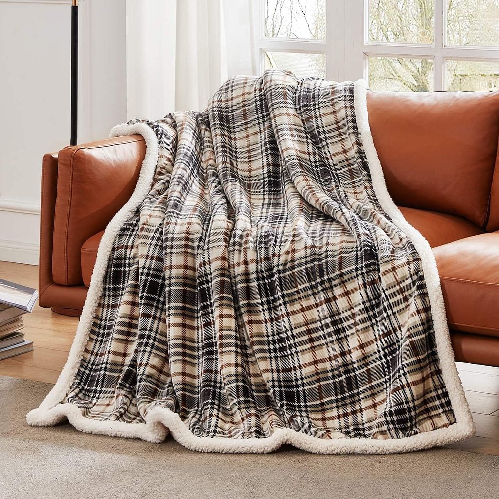 هدايا نسائية بسيطة - بطانية اريكة من صوف الشيربا منقوشة من تاتشات