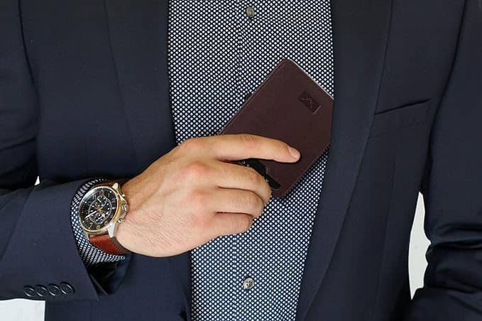 محافظ رجالية - محفظة جلدية مزودة بحجب لتقنية تحديد الهوية بموجات الراديو