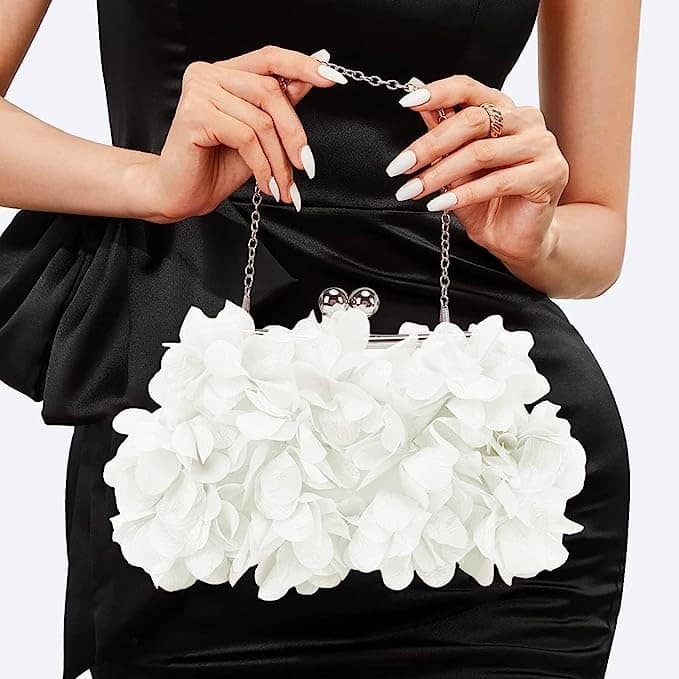 افكار هدية عروس - حقيبة يد صغيرة مزينة بالزهور